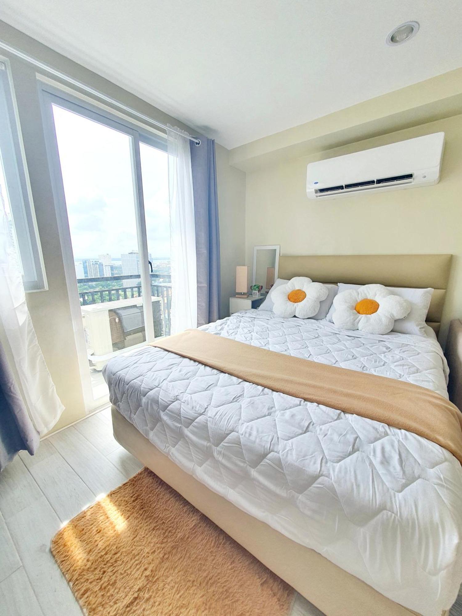 Budget Near Ayala Mall Cebu, Vfs - Sea And View With Balcony Apartment Cebu
