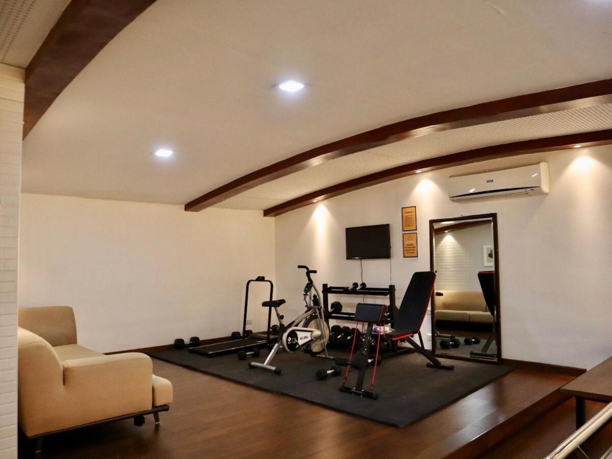 Stylish Luxury Penthouse With 3br, Wifi, Gym, Across Malls