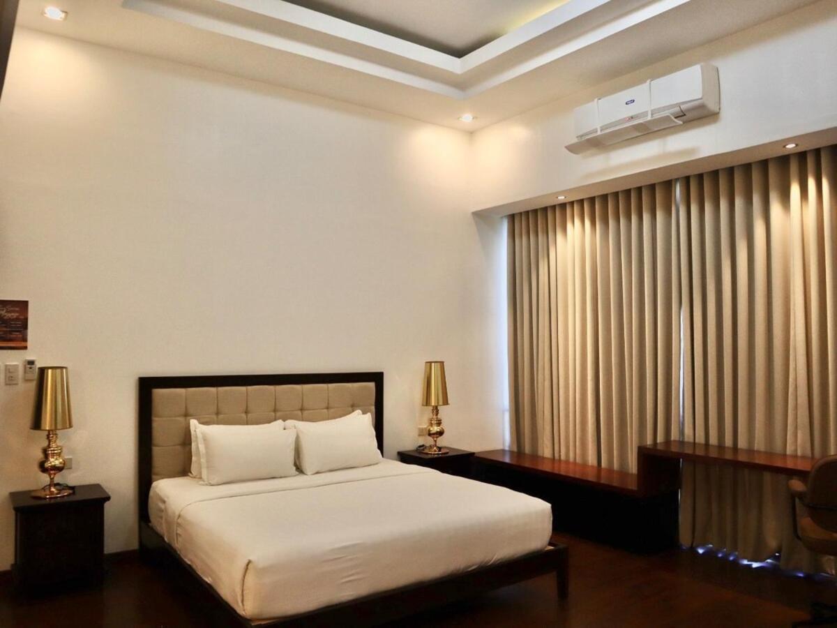 Stylish Luxury Penthouse With 3br, Wifi, Gym, Across Malls Mandaue City