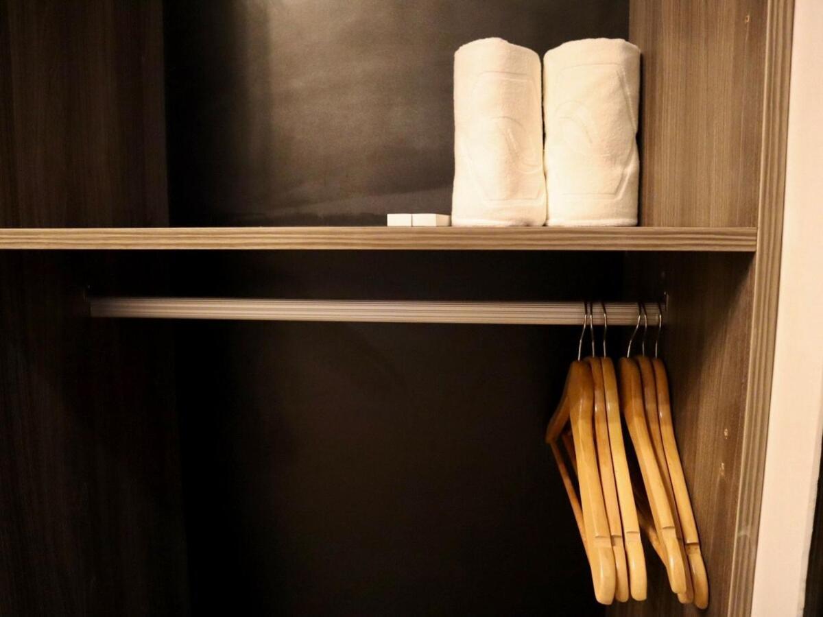 Stylish Luxury Penthouse With 3br, Wifi, Gym, Across Malls