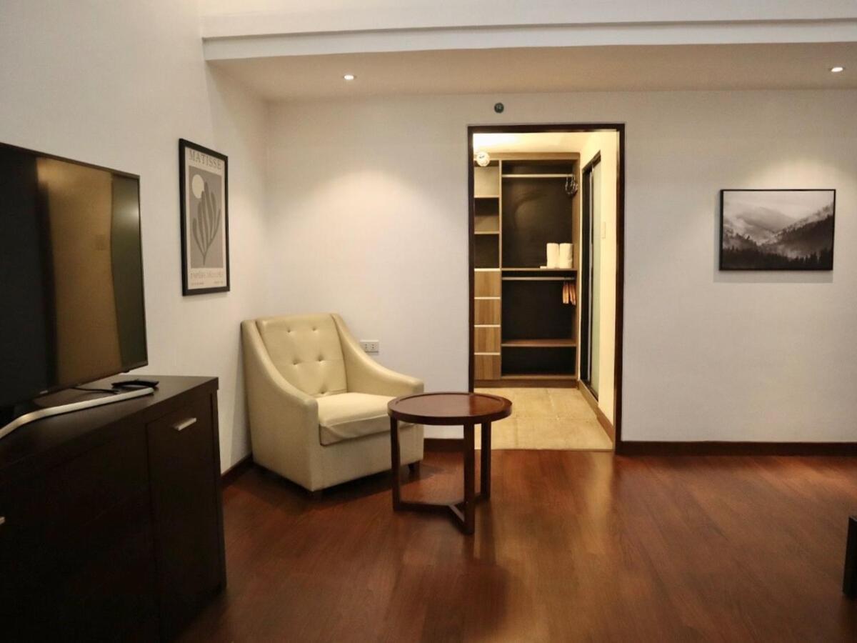 Stylish Luxury Penthouse With 3br, Wifi, Gym, Across Malls * Mandaue City