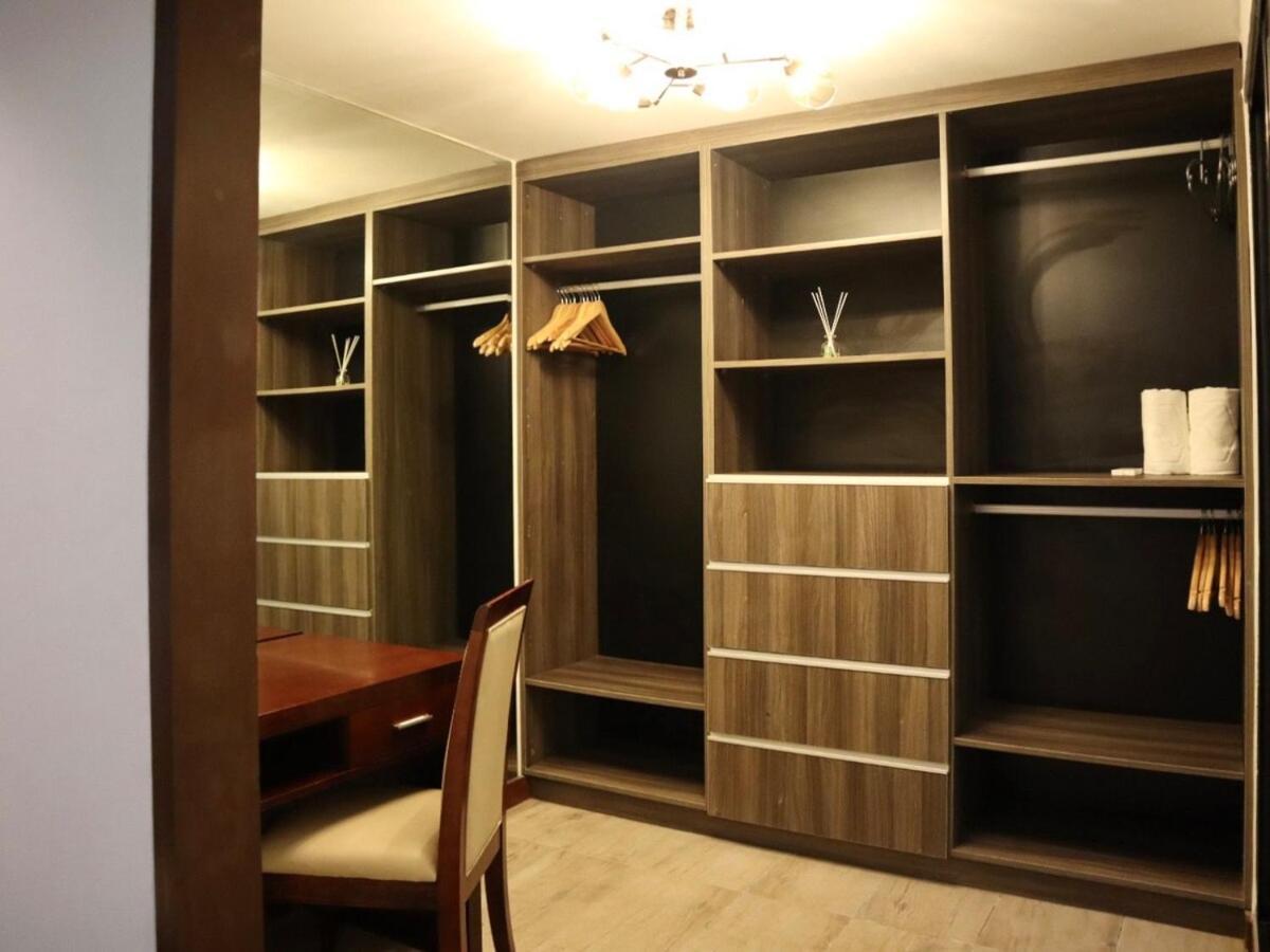 Apartment Stylish Luxury Penthouse With 3br, Wifi, Gym, Across Malls *