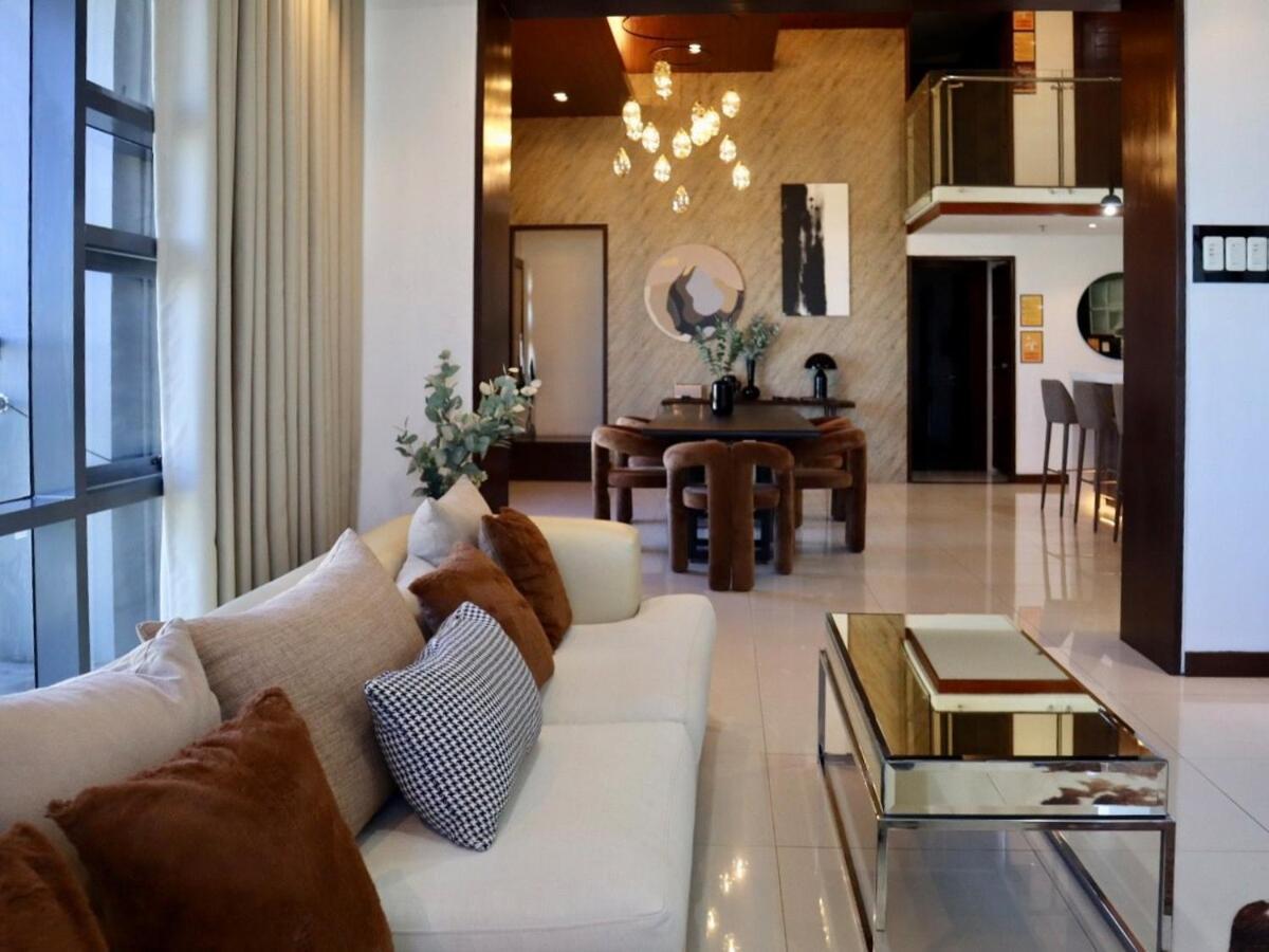Stylish Luxury Penthouse With 3br, Wifi, Gym, Across Malls *