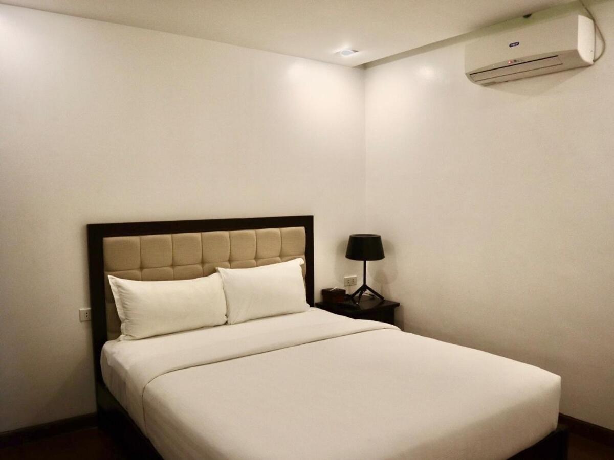 Stylish Luxury Penthouse With 3br, Wifi, Gym, Across Malls Mandaue City