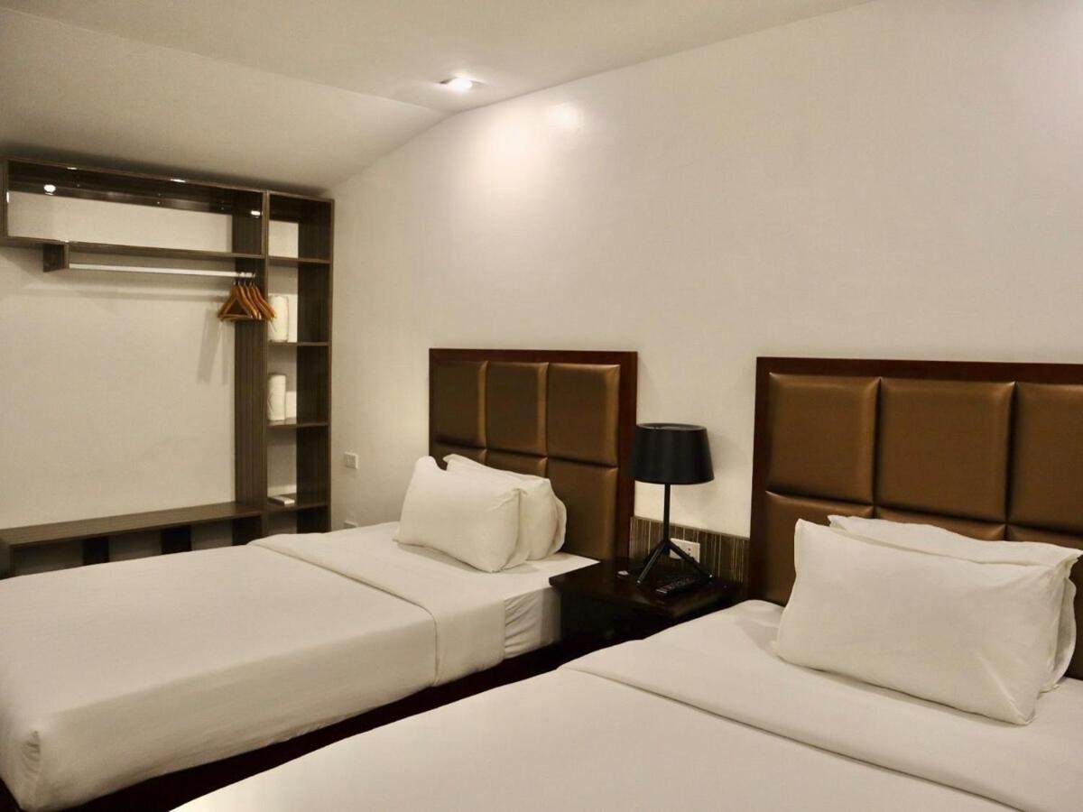 Stylish Luxury Penthouse With 3br, Wifi, Gym, Across Malls