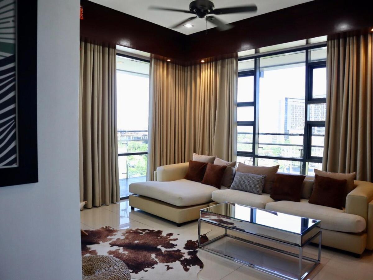 Stylish Luxury Penthouse With 3br, Wifi, Gym, Across Malls Apartment *