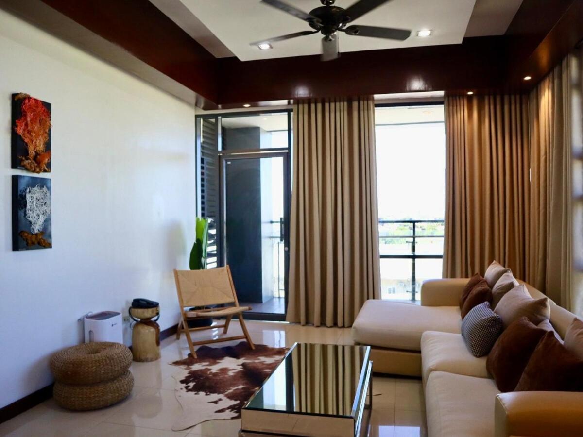 Stylish Luxury Penthouse With 3br, Wifi, Gym, Across Malls Apartment Mandaue City