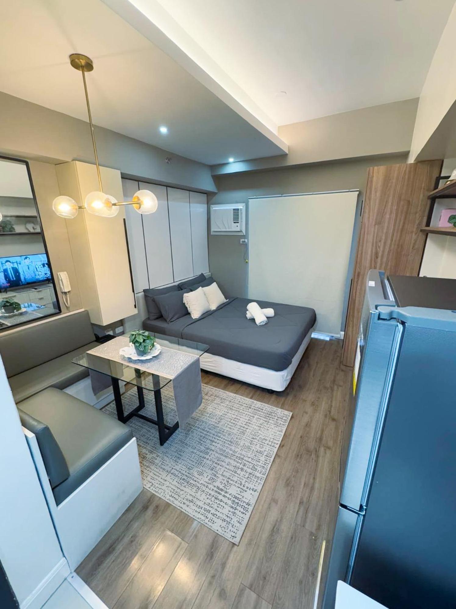 Modern With Views & Amenities
