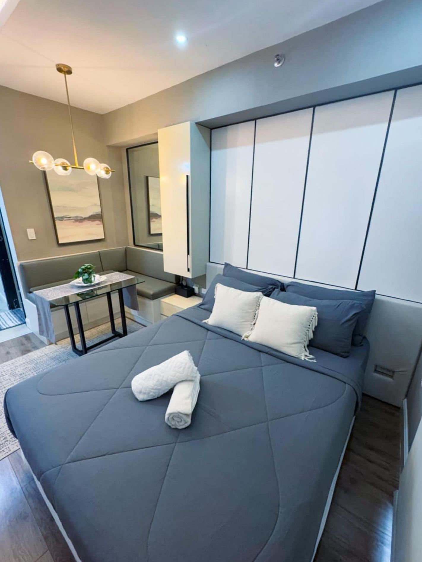 Modern With Views & Amenities *