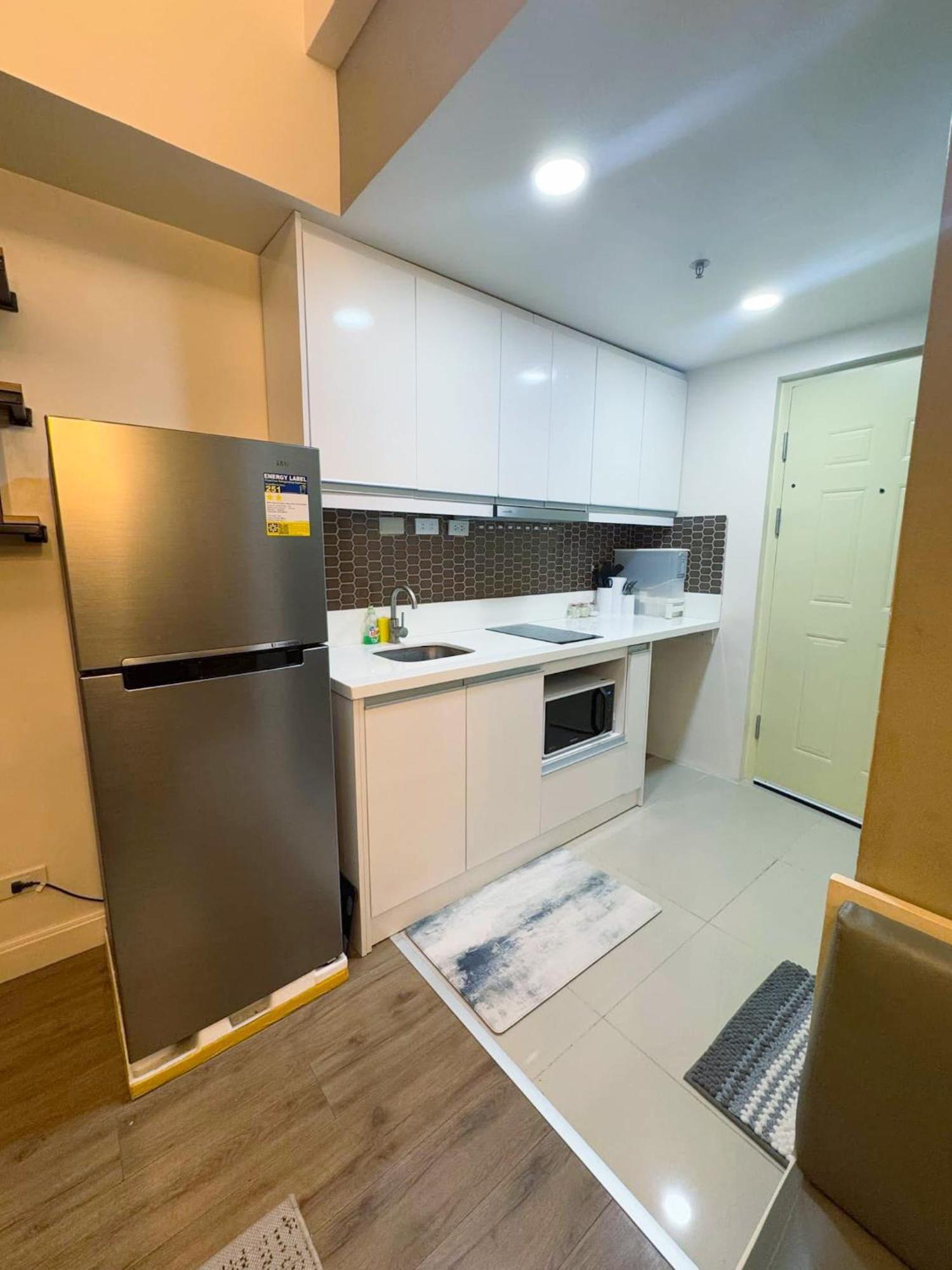 Aparthotel Modern With Views & Amenities