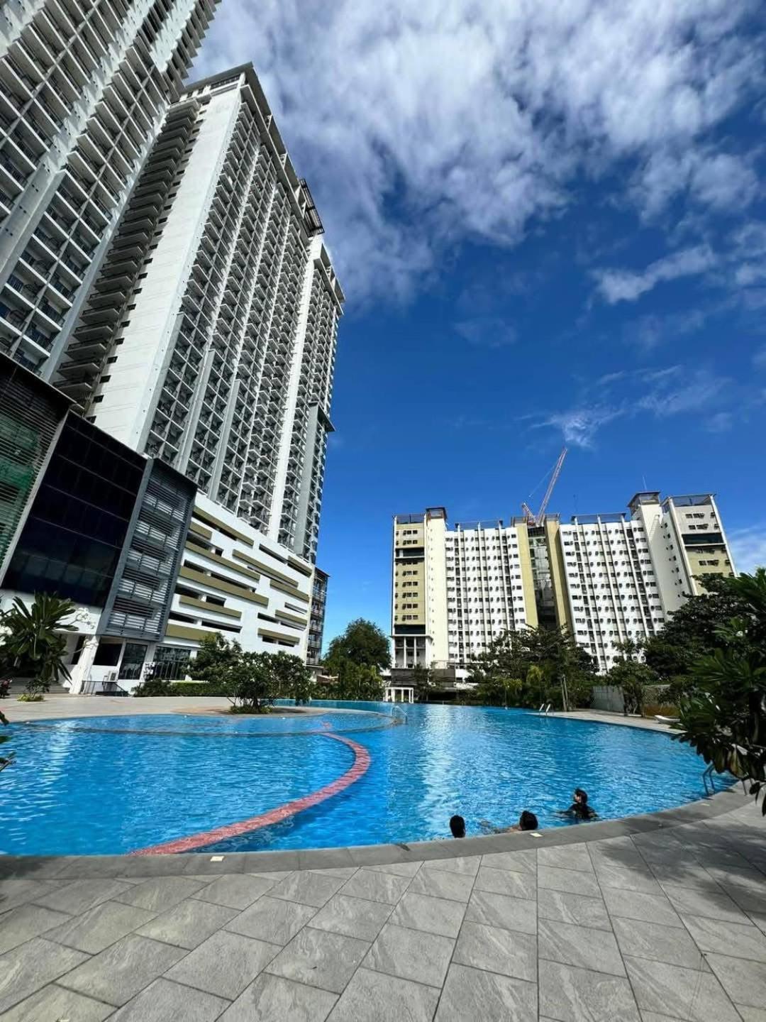 Modern With Views & Amenities Aparthotel
