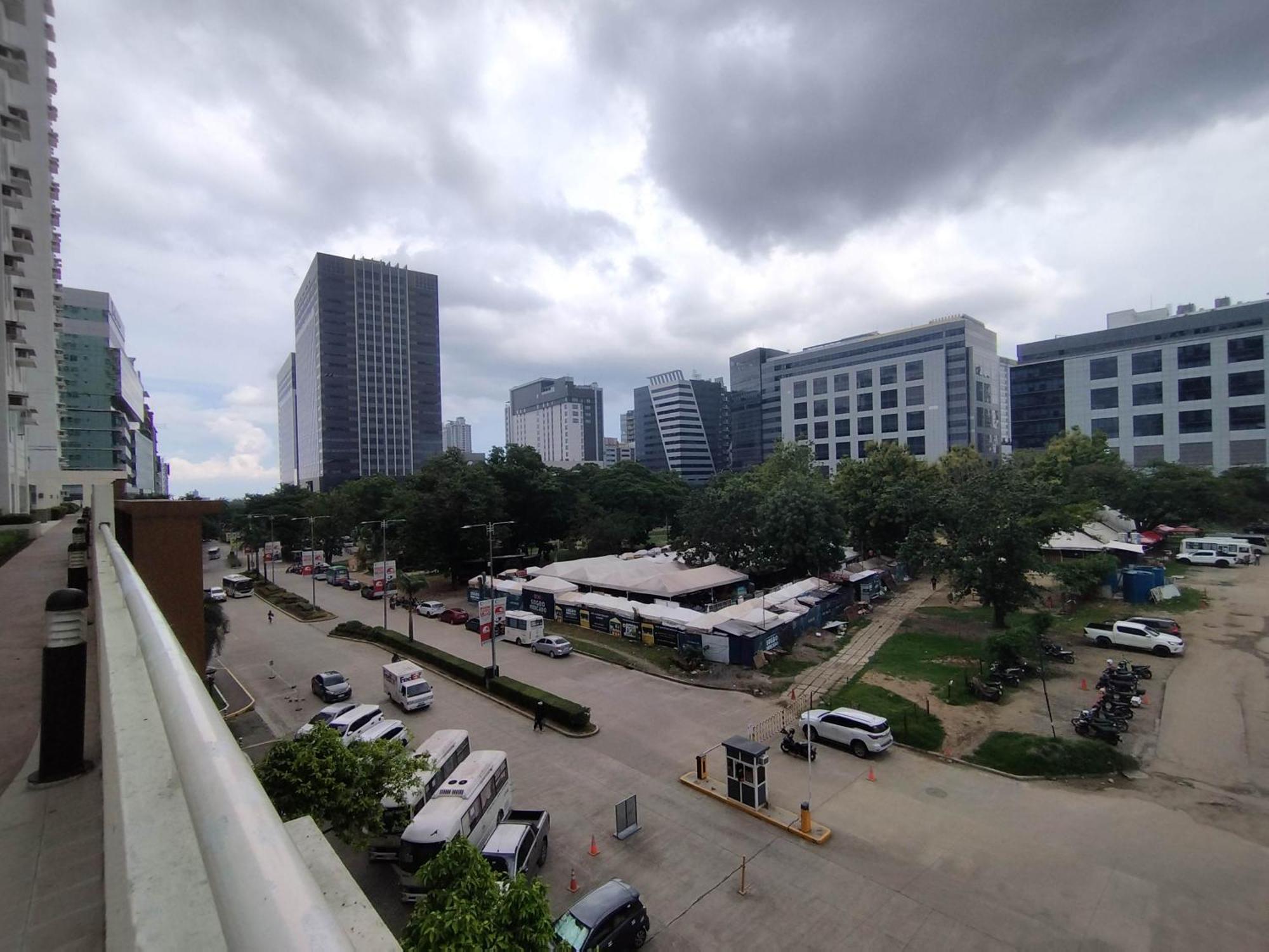 11th-floor 1br It Park Unit-walk To Ayala-sugbo Apartment *