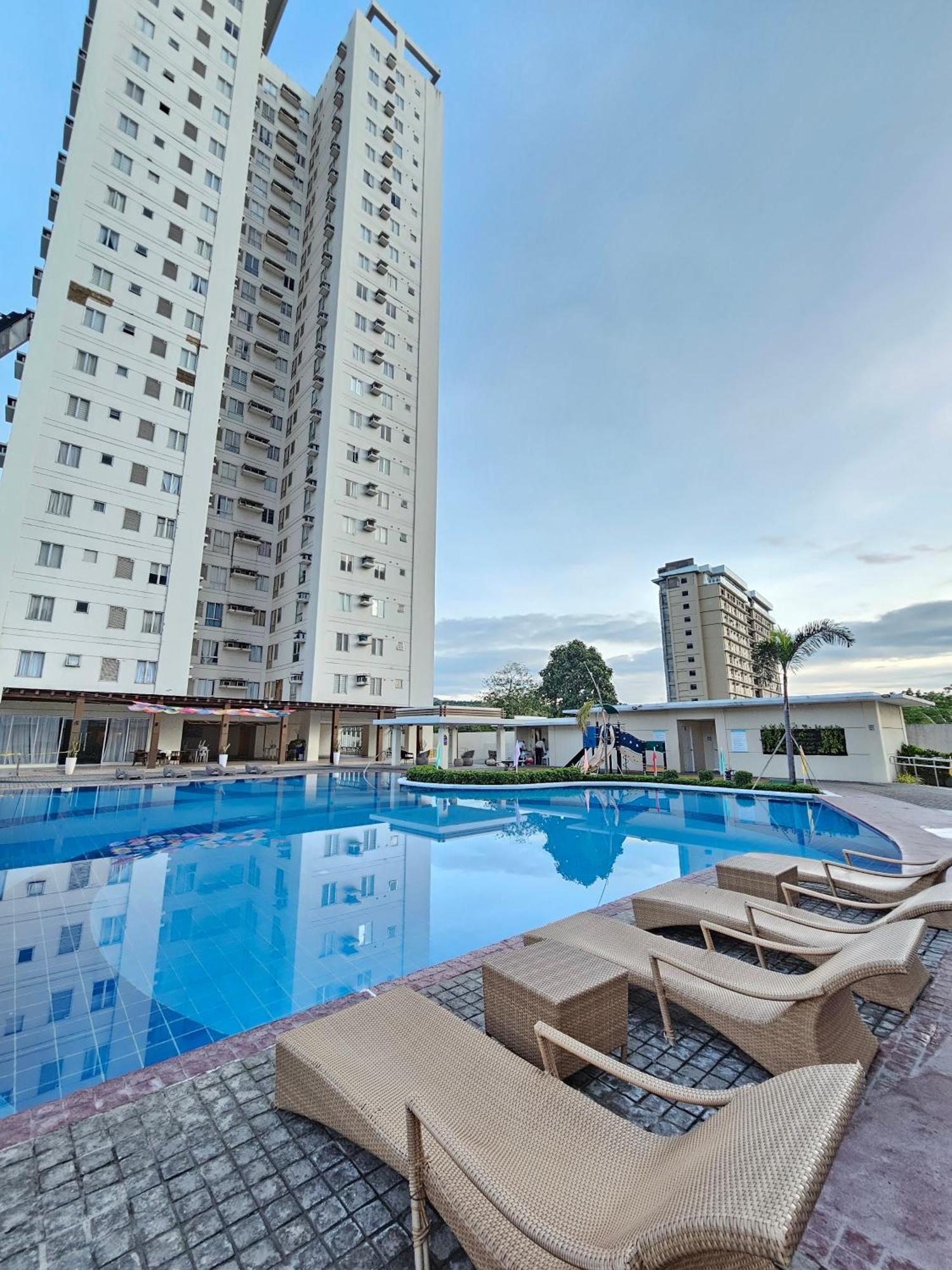 11th-floor 1br It Park Unit-walk To Ayala-sugbo Apartment