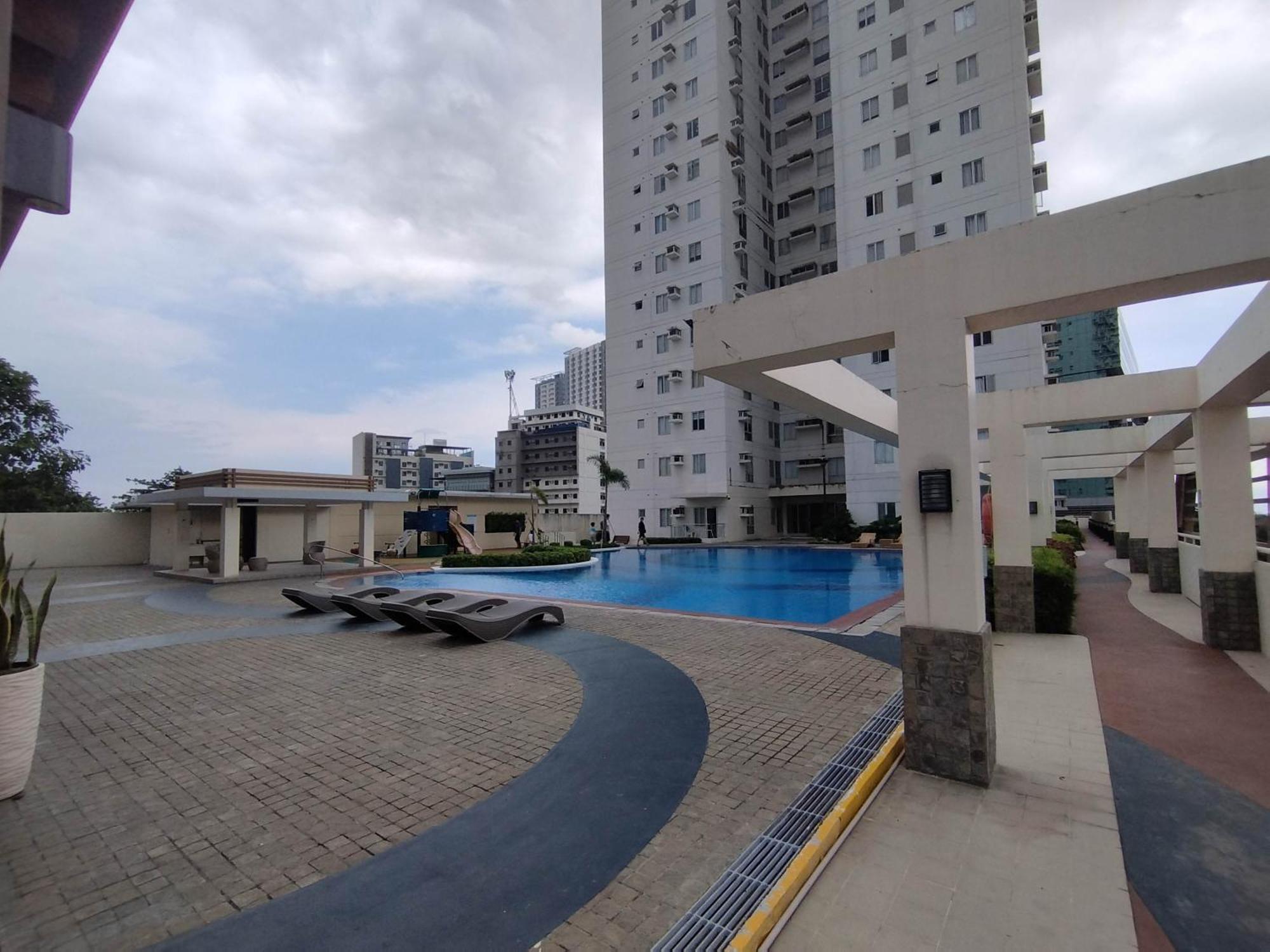 11th-floor 1br It Park Unit-walk To Ayala-sugbo Apartment