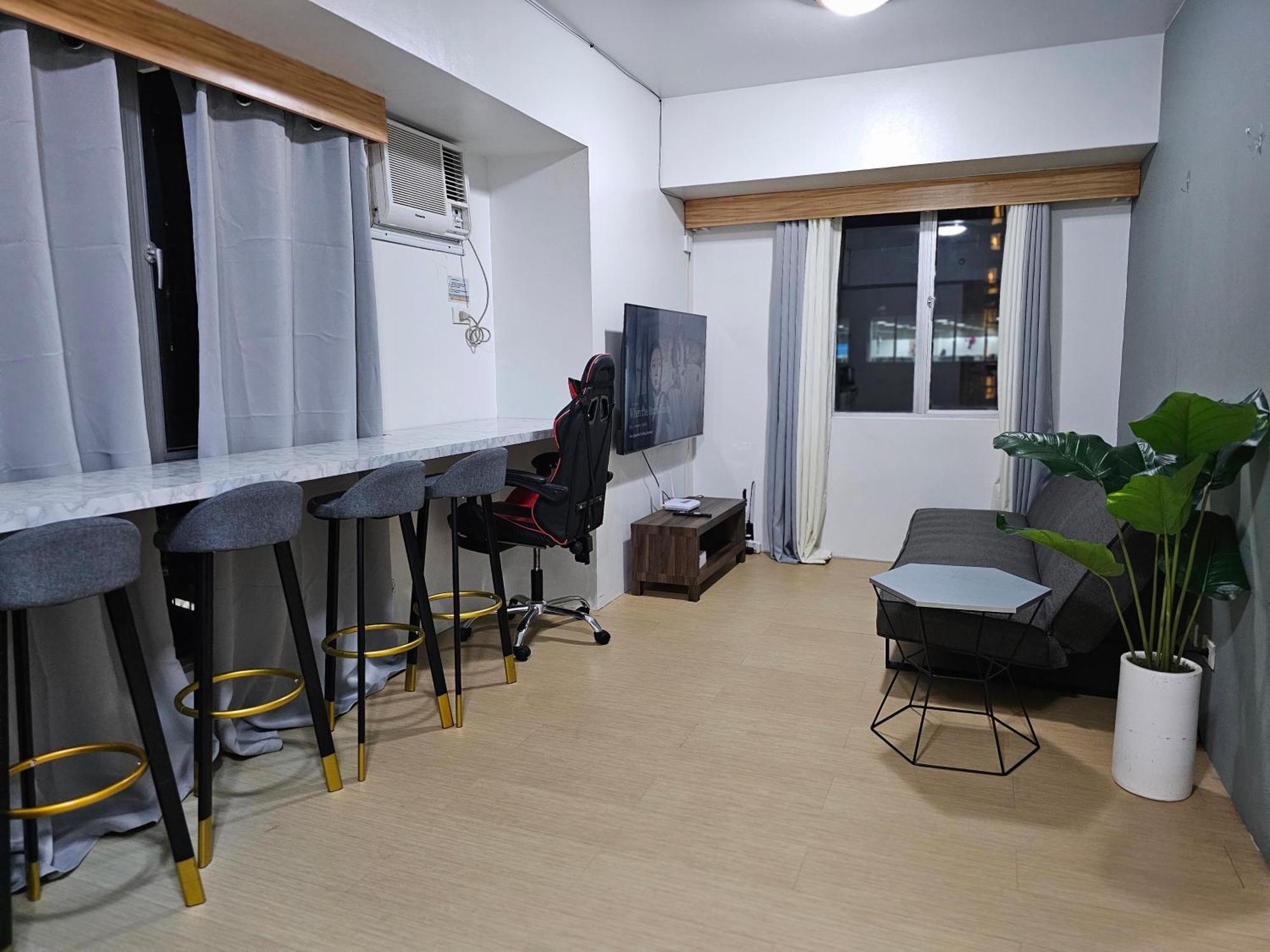 11th-floor 1br It Park Unit-walk To Ayala-sugbo Apartment