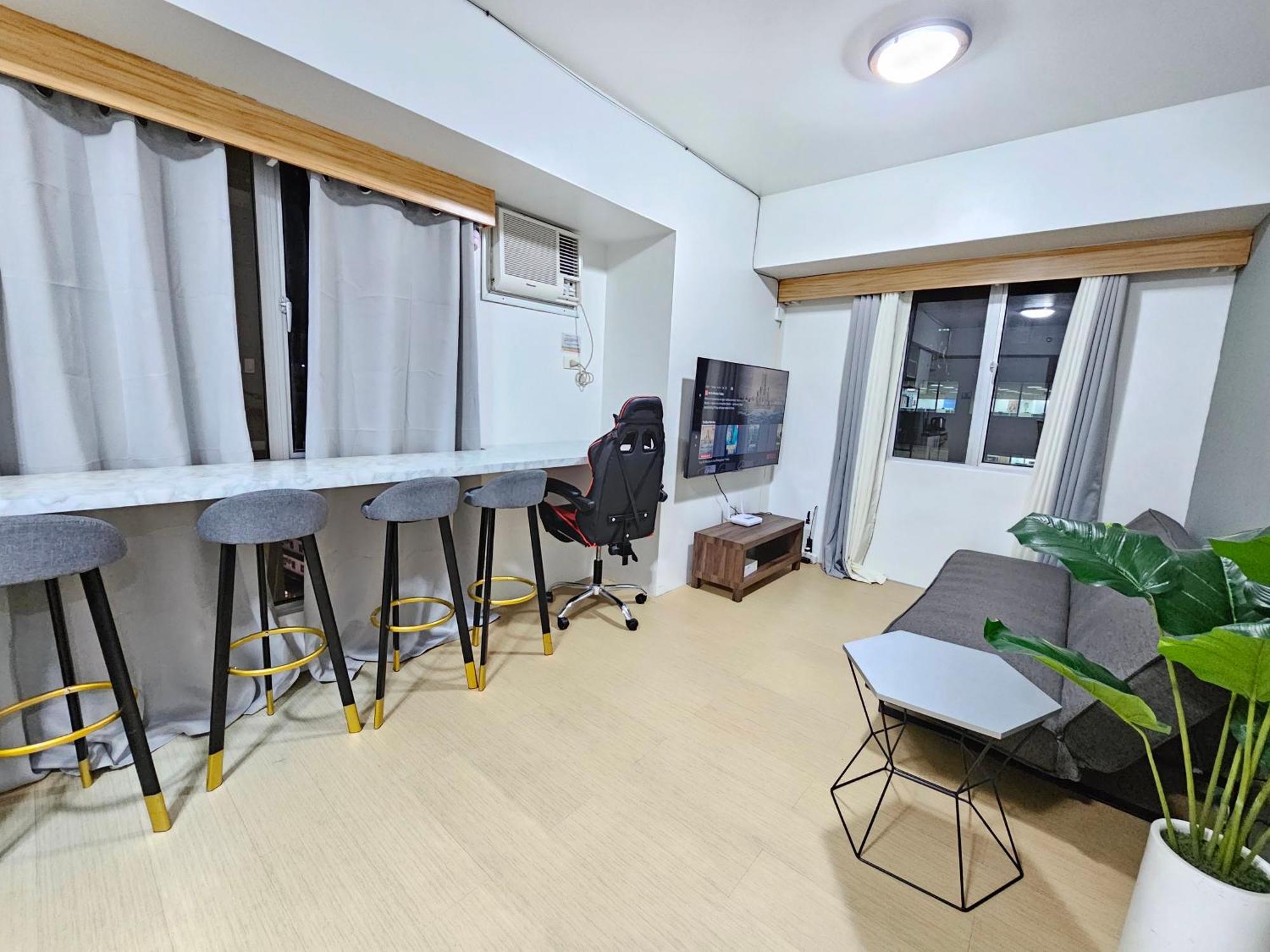 11th-floor 1br It Park Unit-walk To Ayala-sugbo Apartment *