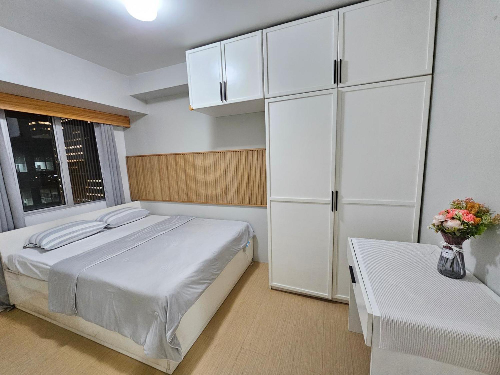 11th-floor 1br It Park Unit-walk To Ayala-sugbo Apartment Cebu