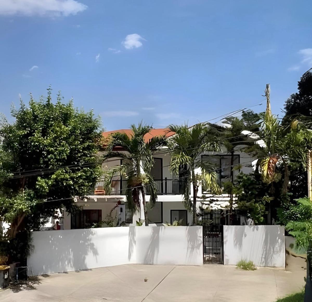 Bahay bakasyunan New Exclusive Luxury Pool Villaa