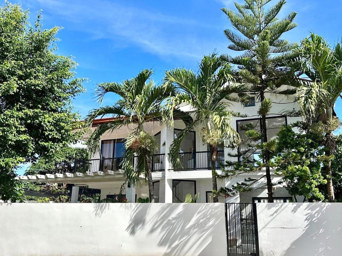 Bahay bakasyunan New Exclusive Luxury Pool Villaa