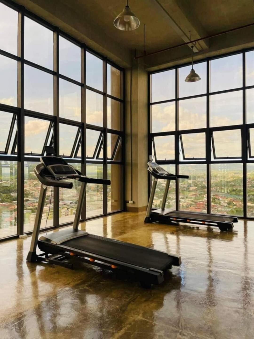 Cebu Midpoint Residences Free Netflix And Pool Access