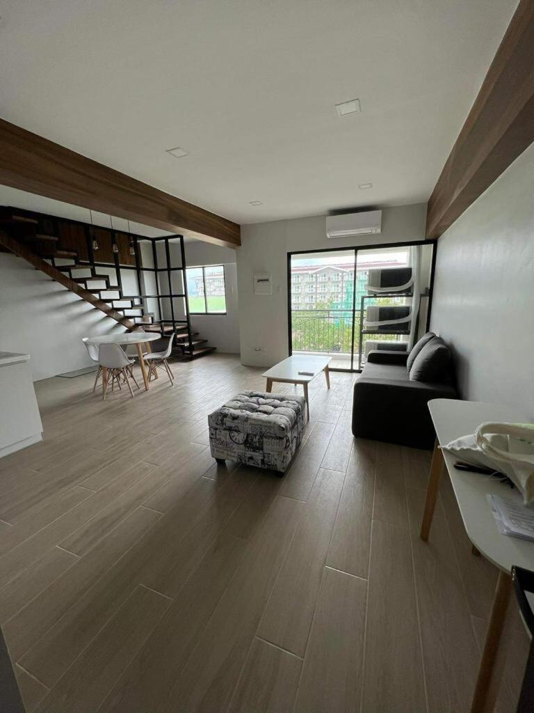 Wanderluxe Loft - 2 Bedroom Apartment *
