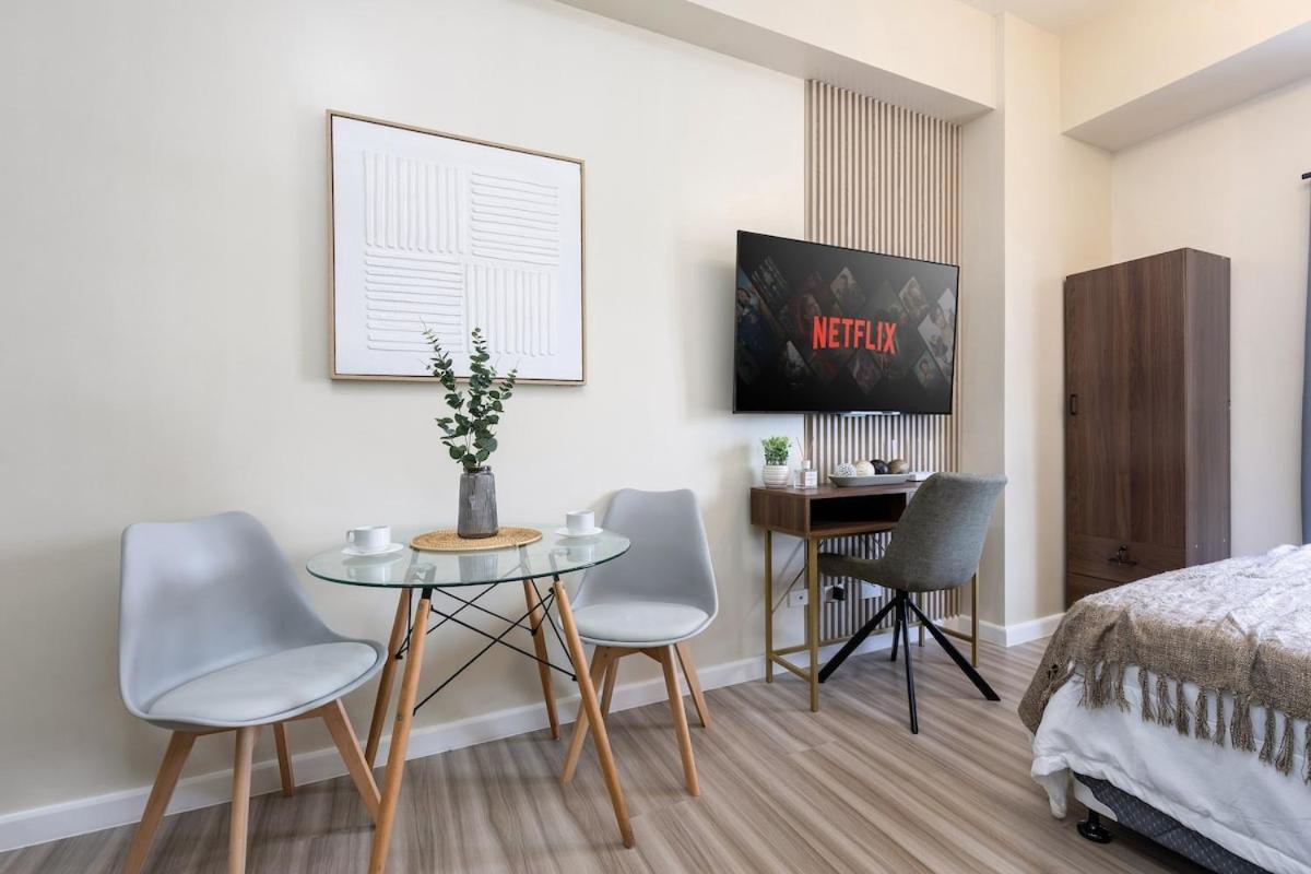 Furnished In It Park With Wifi, Netflix And Pool Access