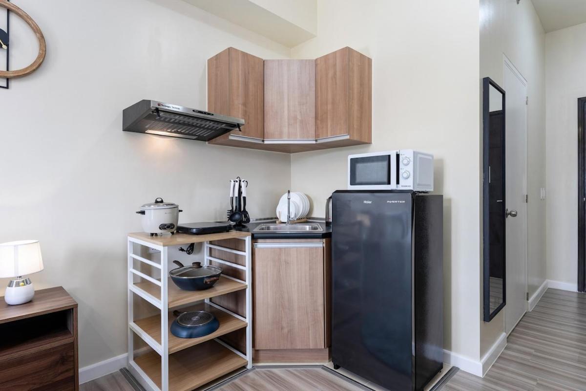 Furnished In It Park With Wifi, Netflix And Pool Access * Cebu