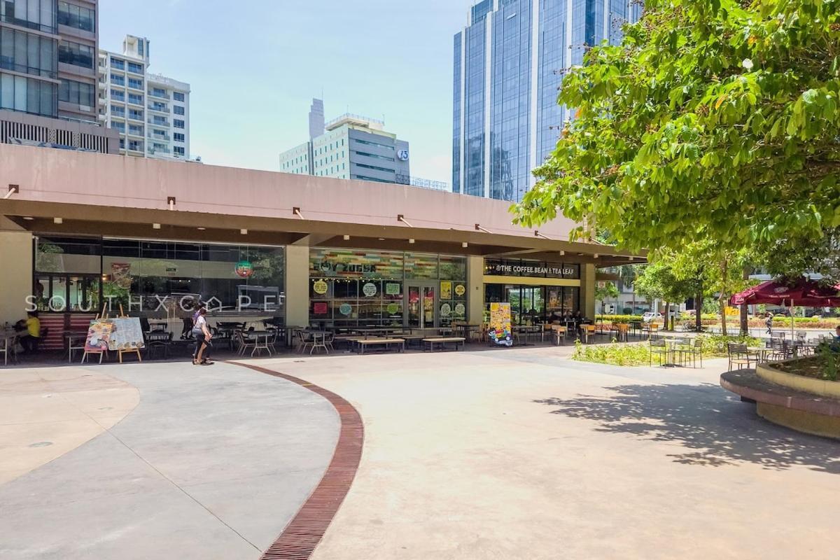 Furnished In It Park With Wifi, Netflix And Pool Access *