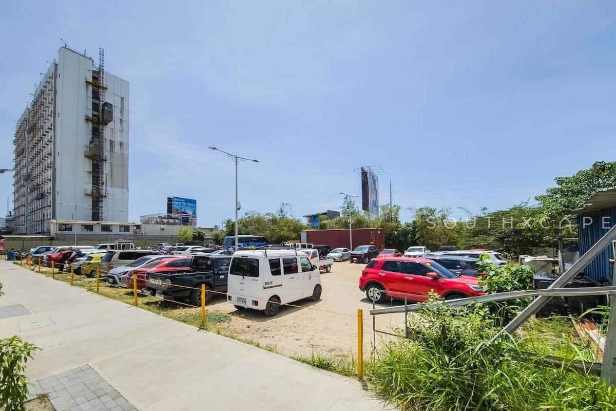 Furnished In It Park With Wifi, Netflix And Pool Access *