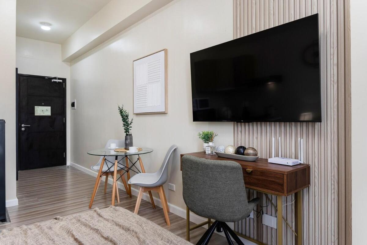 Furnished In It Park With Wifi, Netflix And Pool Access Cebu