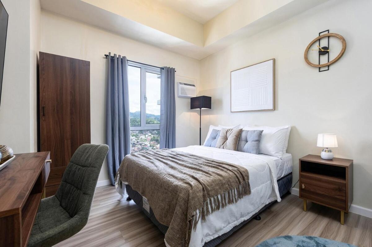 Furnished In It Park With Wifi, Netflix And Pool Access Cebu