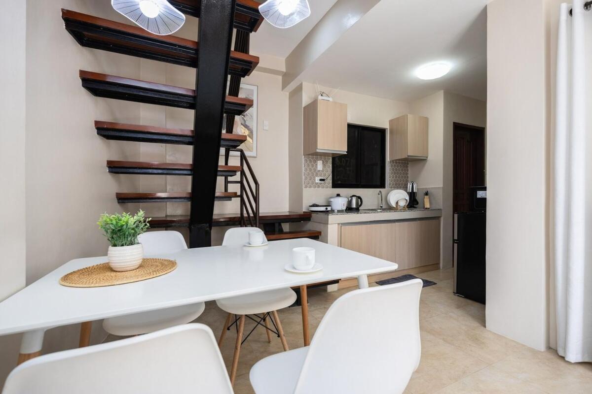 Entire Furnished 3br House In With Parking And Washer *
