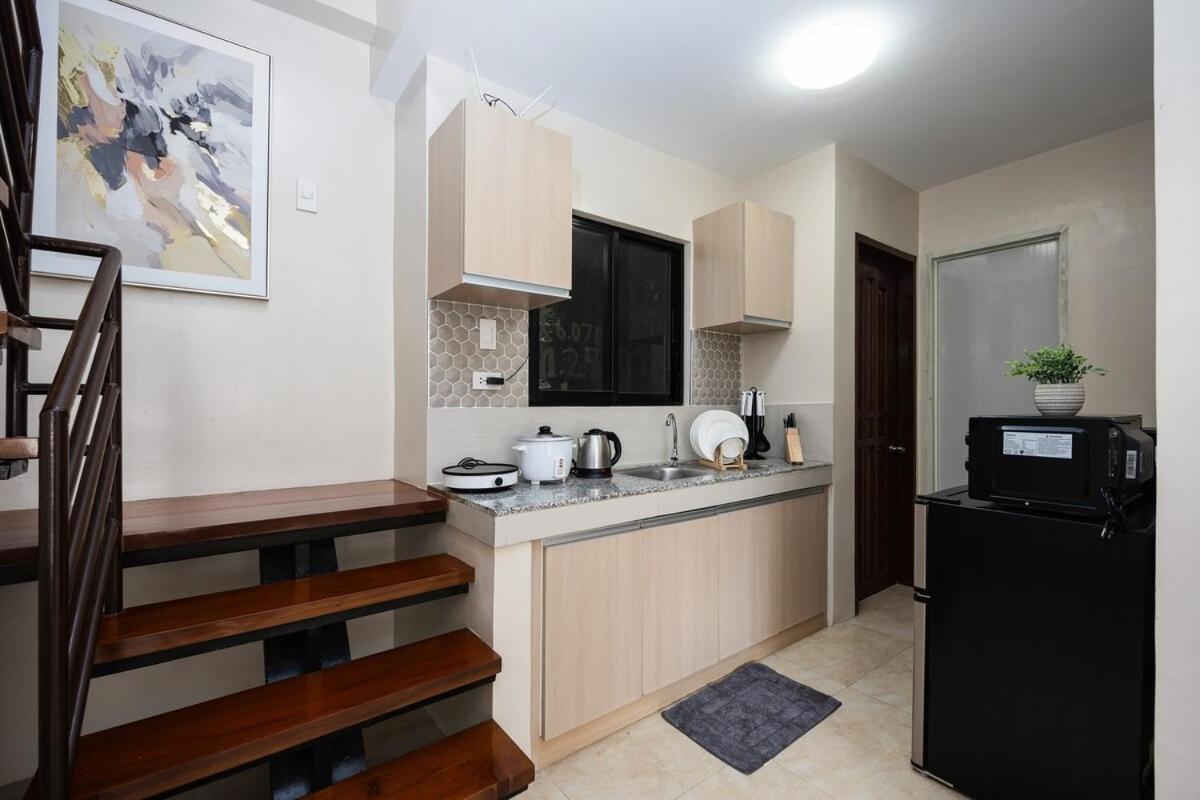 Bahay bakasyunan Entire Furnished 3br House In With Parking And Washer