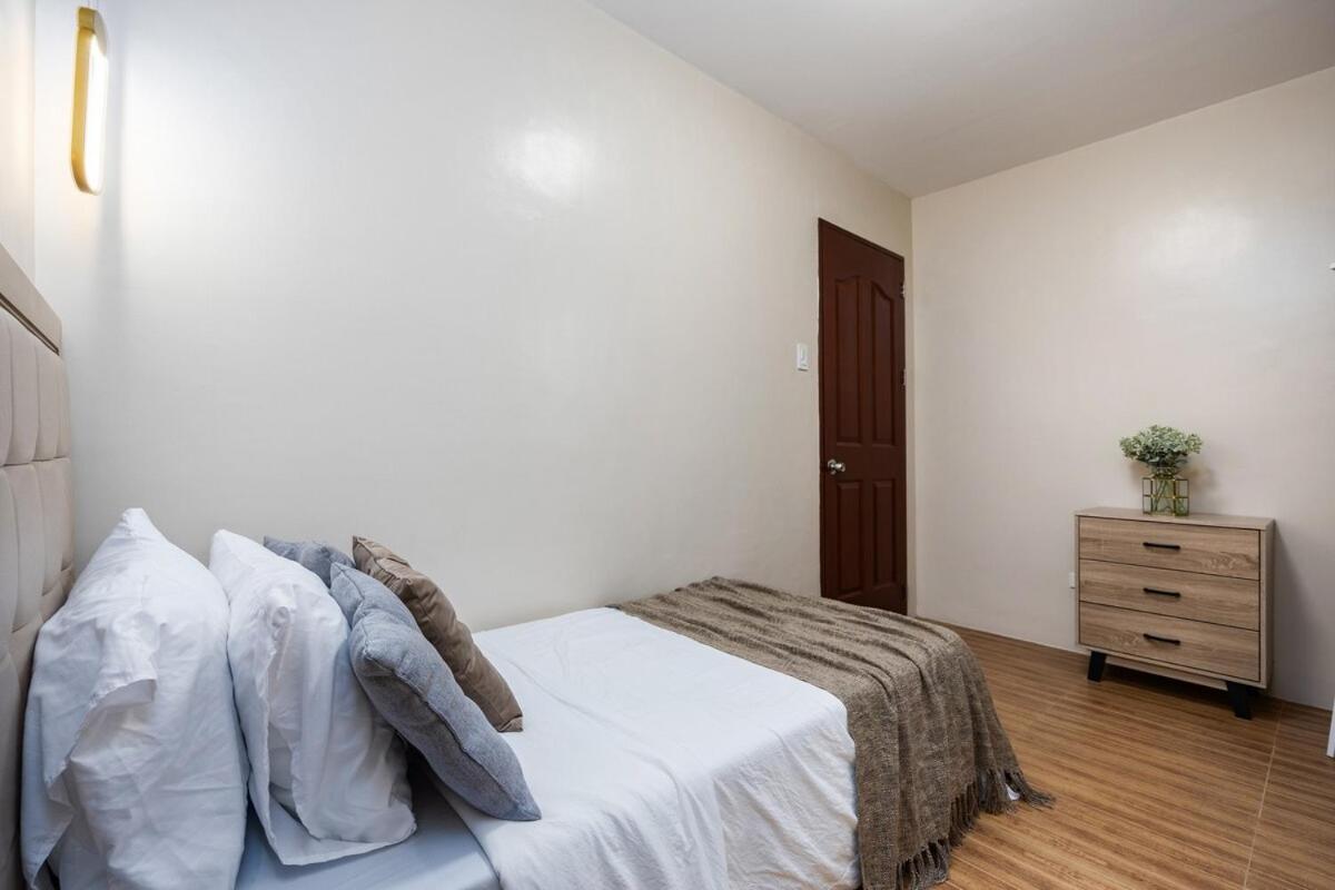 Bahay bakasyunan Entire Furnished 3br House In With Parking And Washer