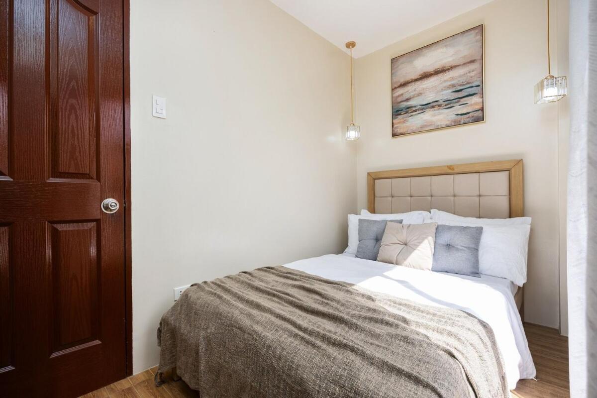 Bahay bakasyunan Entire Furnished 3br House In With Parking And Washer *