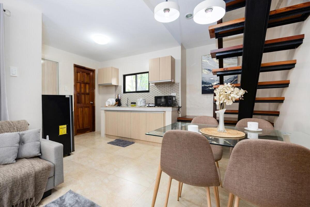 Fully Furnished 3br House In With Parking And Washer Apartment