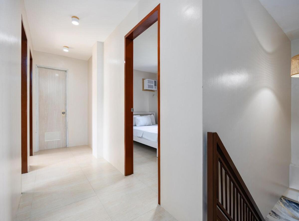 Fully Furnished 3br House In With Parking And Washer