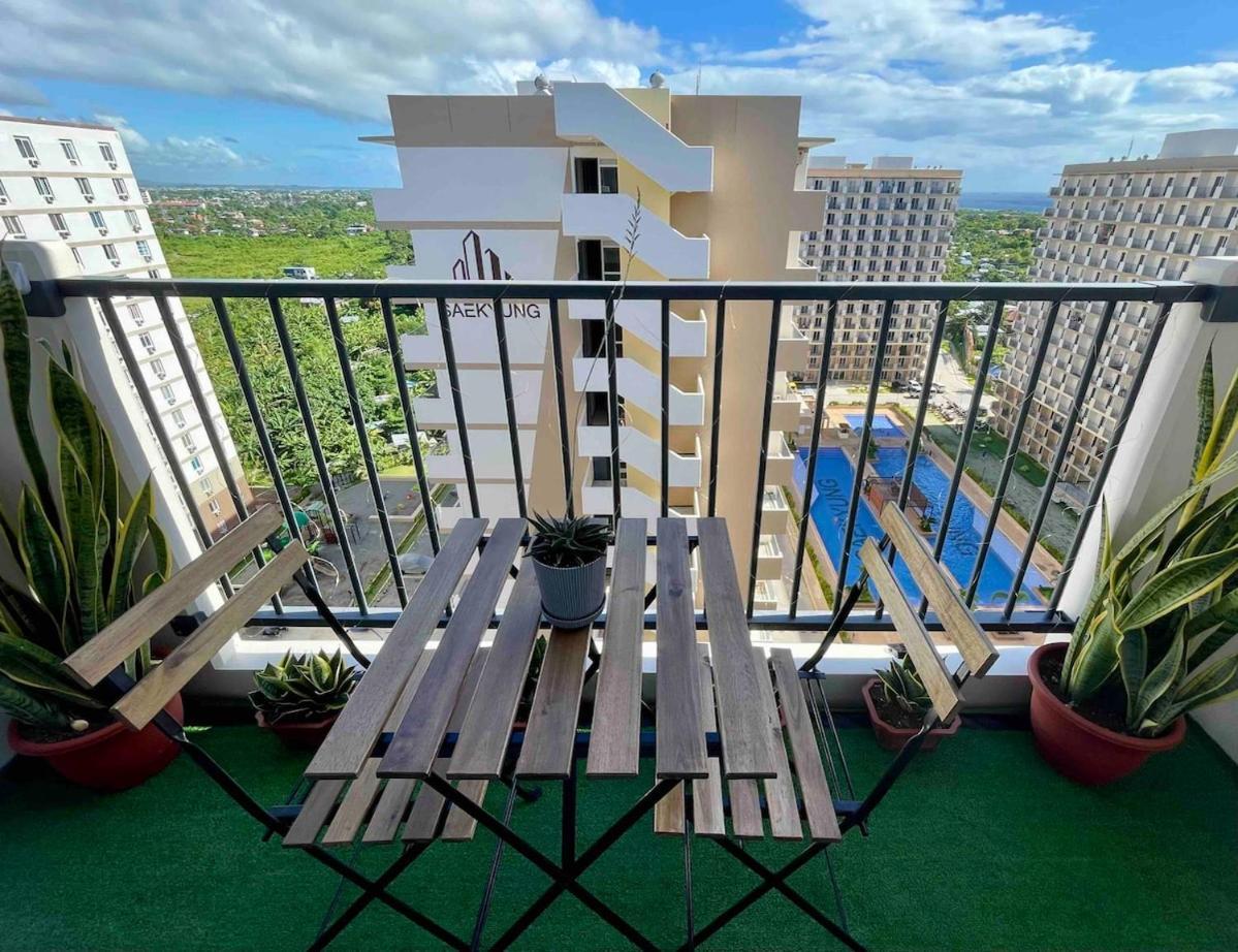 Cozee Staycations Apartment