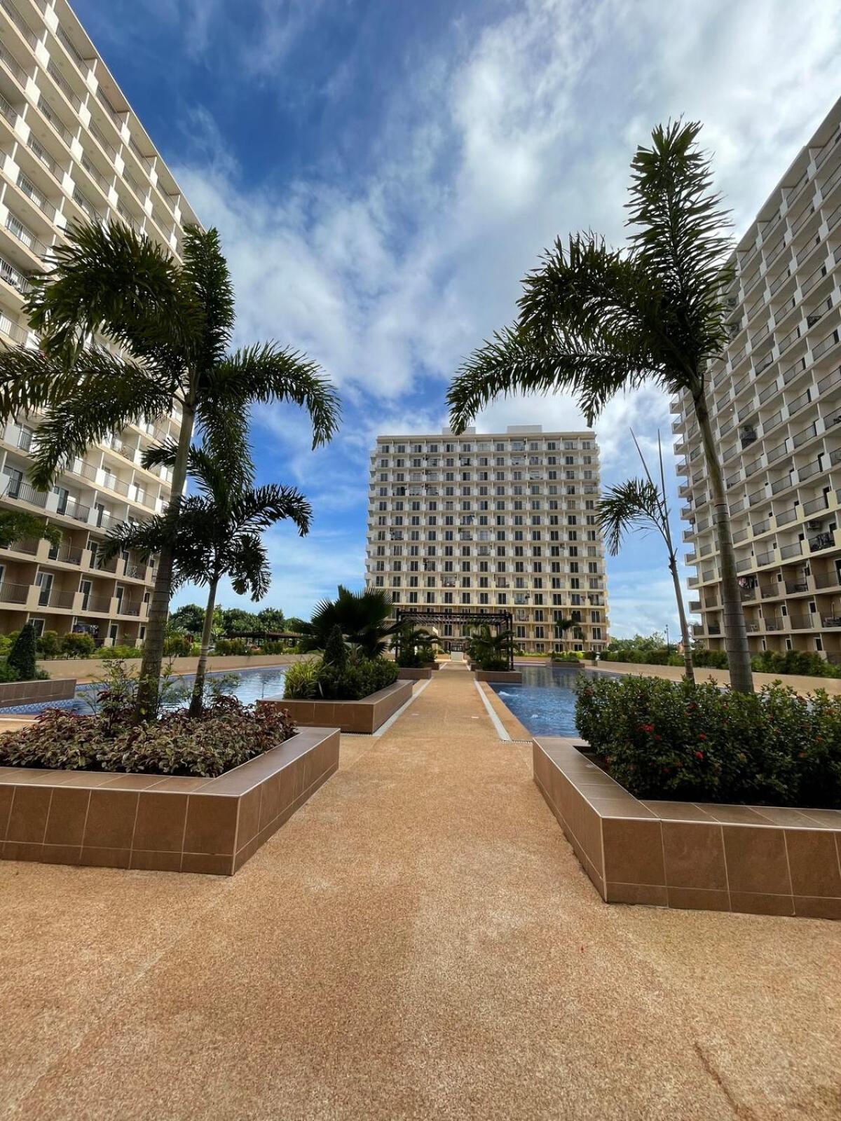 Cozee Staycations Apartment *