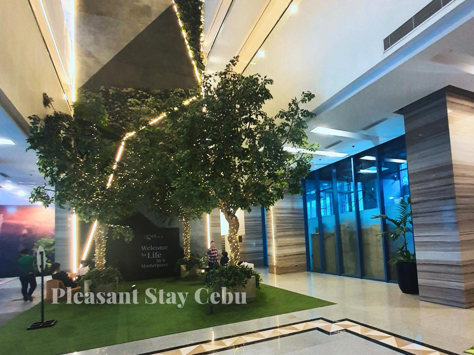 38th Park Ave In It Park New Pool Gym Smart Tv Fast Wifi Near Malls Restaurants