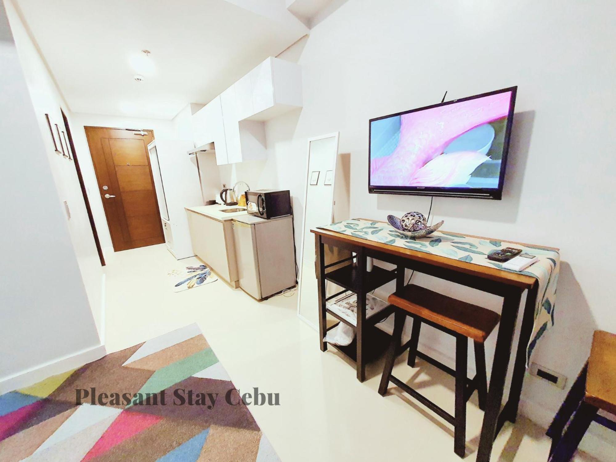 38th Park Ave In It Park New Pool Gym Smart Tv Fast Wifi Near Malls Restaurants Apartment Cebu