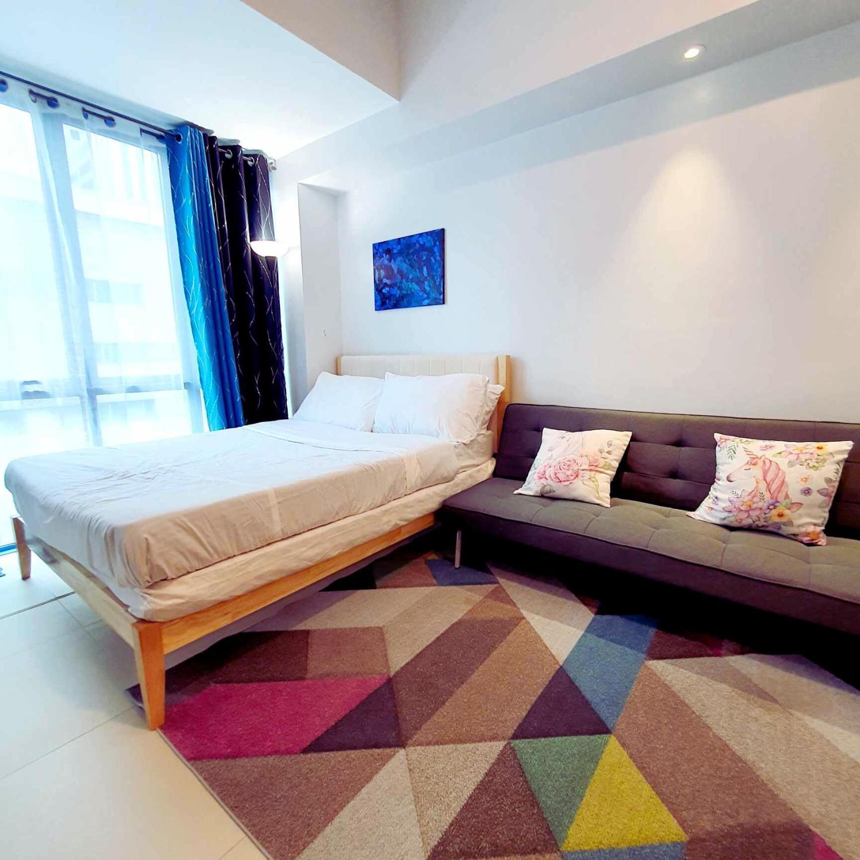 38th Park Ave In It Park New Pool Gym Smart Tv Fast Wifi Near Malls Restaurants