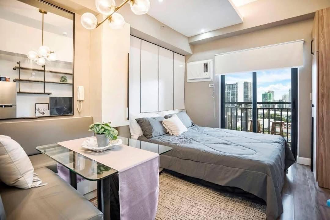 Aparthotel Modern With Views & Amenities