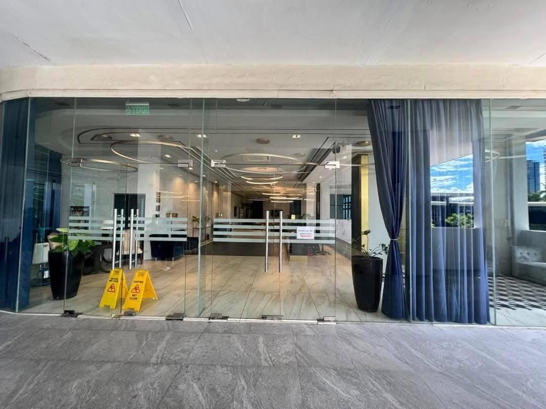 Modern With Views & Amenities * Cebu