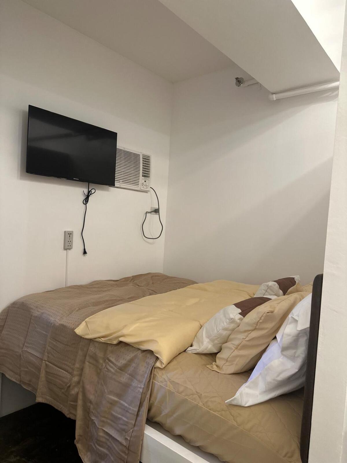 Bloq Residences Sikatuna 2 Unit 1616 Apartment *