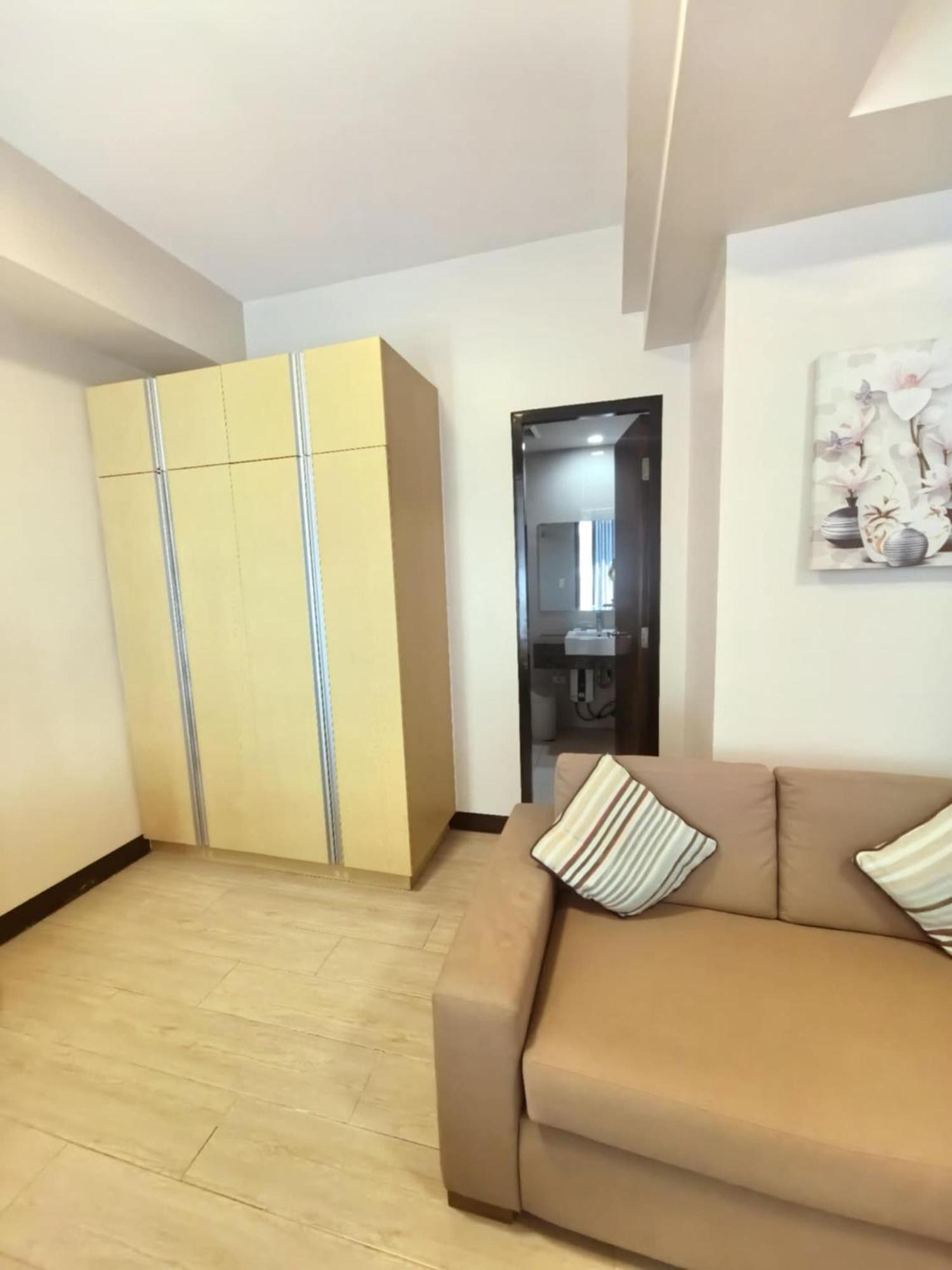 Mactan Newtown Staycation Apartment