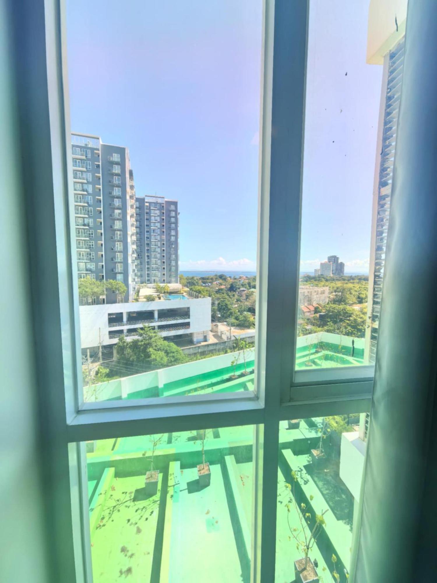 Mactan Newtown Staycation Apartment *