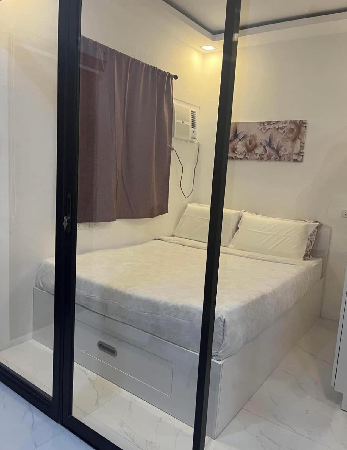 Mamitas Place, Royal Oceancrest Mactan Apartment *