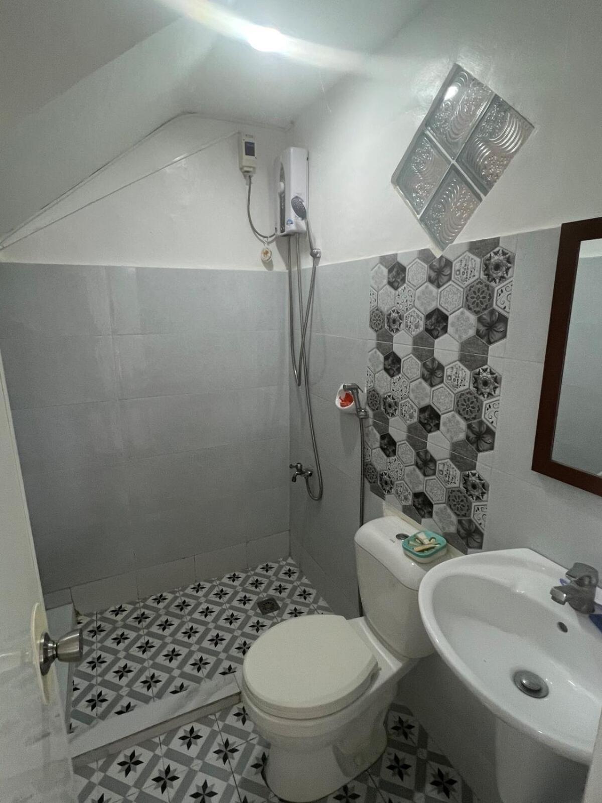 Richwood Two Story Townhome Compostela Breakfast Offered Bahay bakasyunan *
