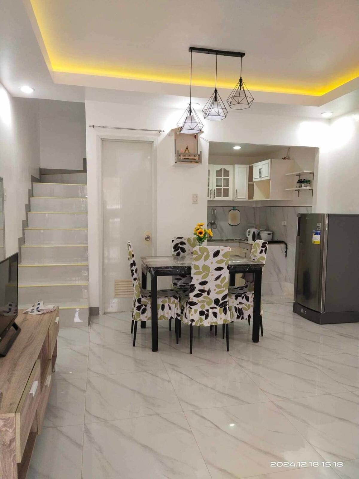 Bahay bakasyunan Richwood Two Story Townhome Compostela Breakfast Offered *